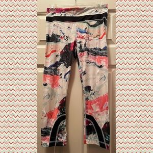 Lululemon size 6 Capri pants